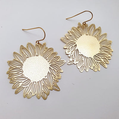 Denz Dangle Earrings / Gold